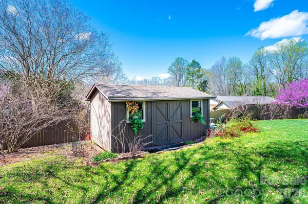$289,900 | 1070 South College Avenue, Newton, NC 28658