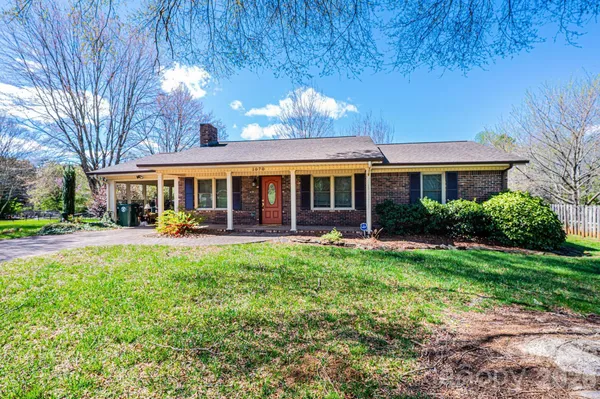 $289,900 | 1070 South College Avenue, Newton, NC 28658