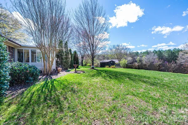 $289,900 | 1070 South College Avenue, Newton, NC 28658