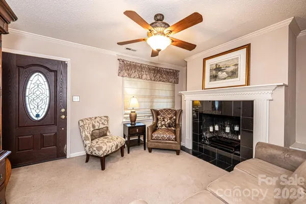 $289,900 | 1070 South College Avenue, Newton, NC 28658