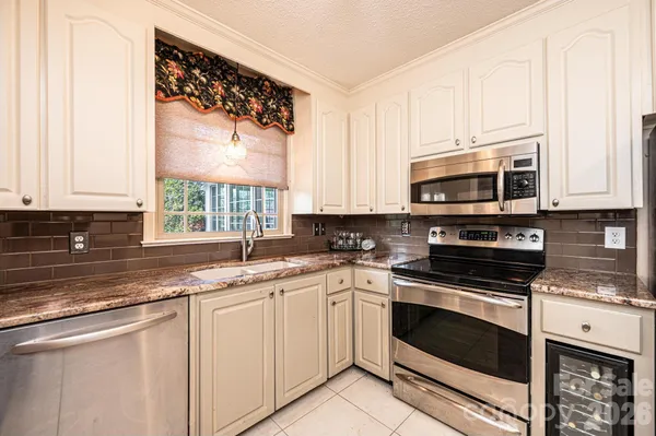 $289,900 | 1070 South College Avenue, Newton, NC 28658