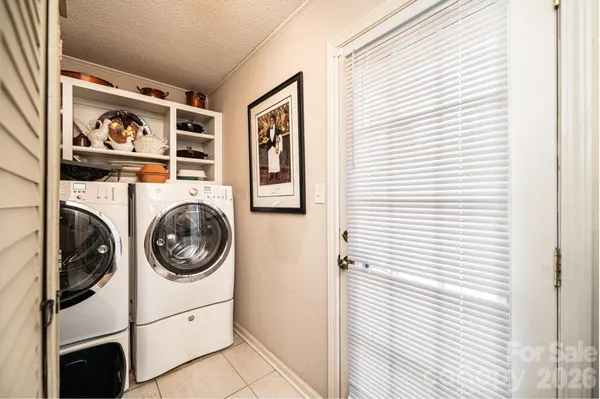 $289,900 | 1070 South College Avenue, Newton, NC 28658