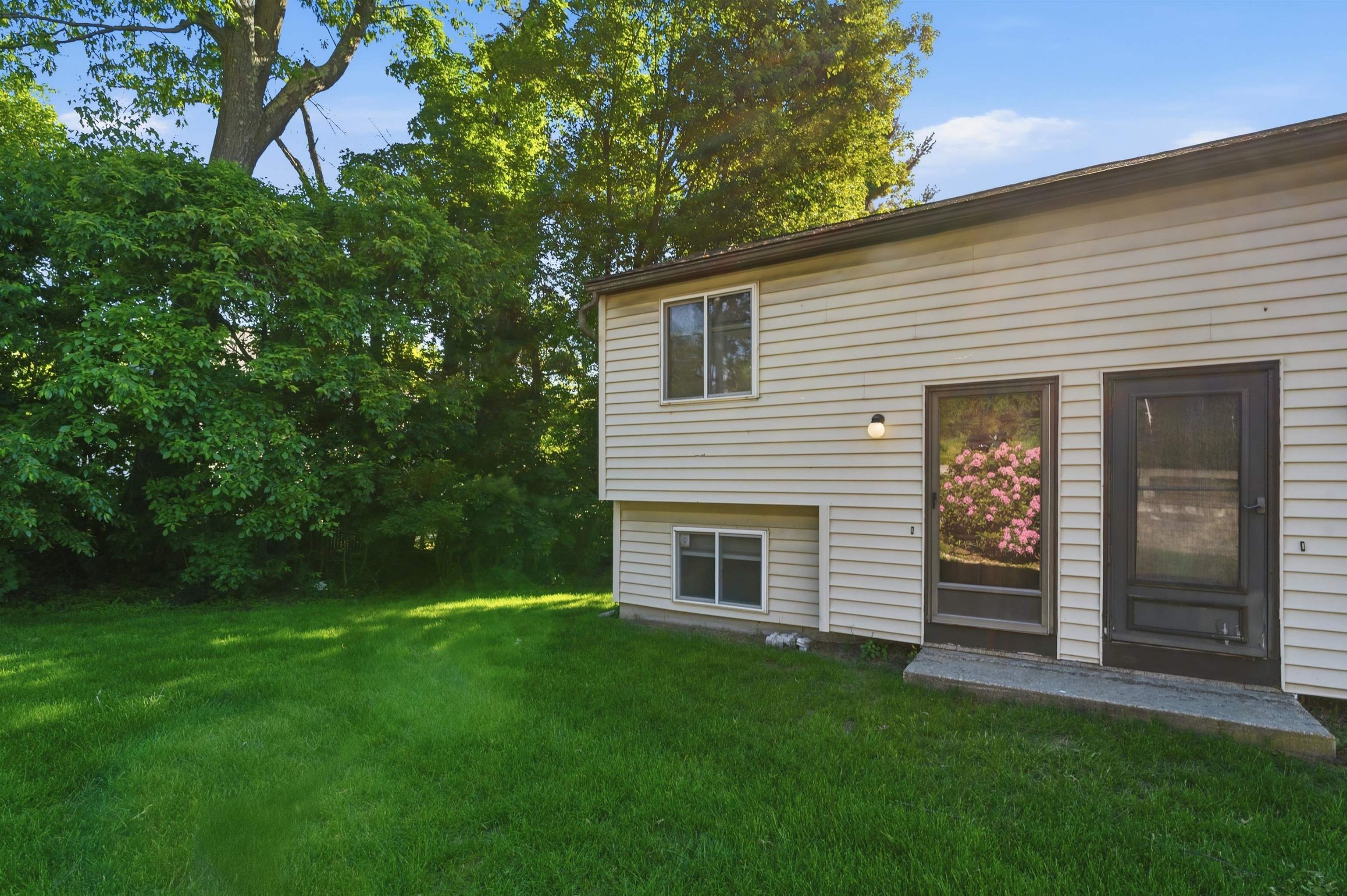 897 Mammoth Road, Unit 8 Manchester, NH 03104 - Photo 29 of 48