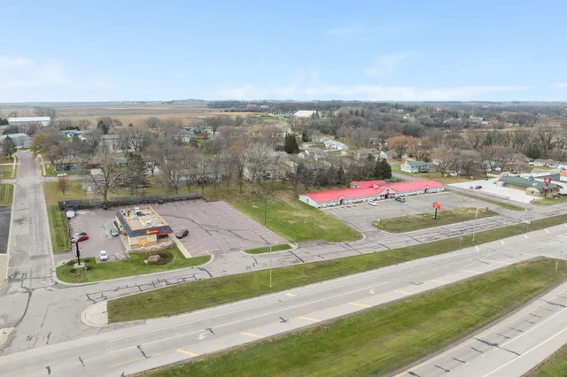 $138,900 | 240 3rd Avenue South, Windom, MN 56101