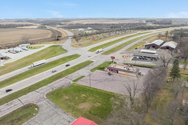 $138,900 | 240 3rd Avenue South, Windom, MN 56101