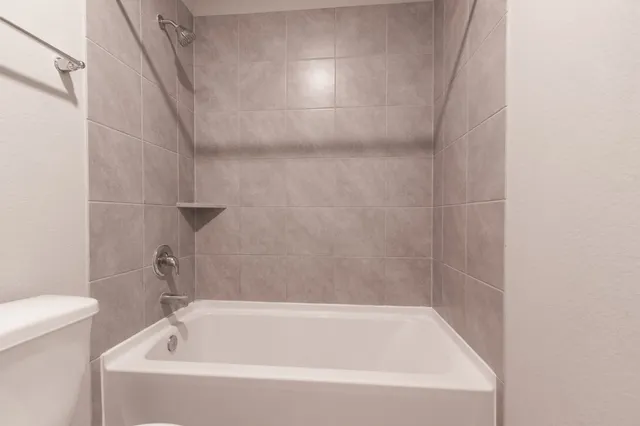 $1,900 | 1218 Colt Canyon Drive, Alvin, TX 77511