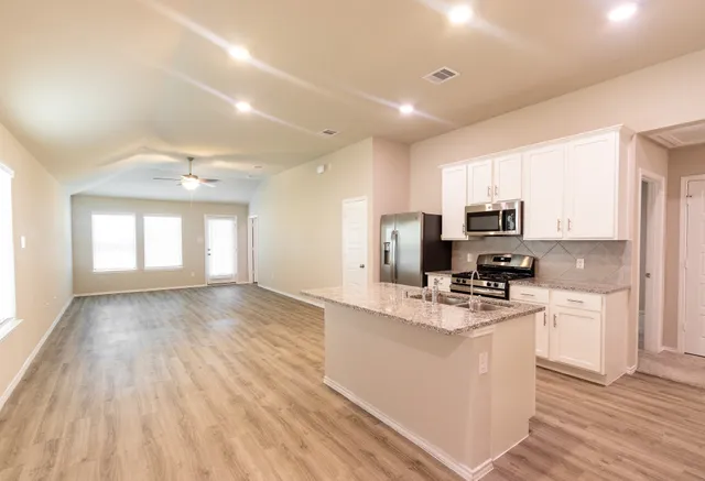 $1,900 | 1218 Colt Canyon Drive, Alvin, TX 77511