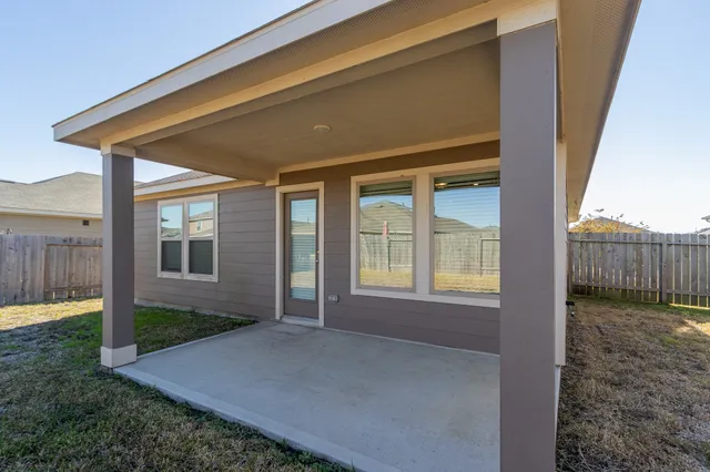 $1,900 | 1218 Colt Canyon Drive, Alvin, TX 77511