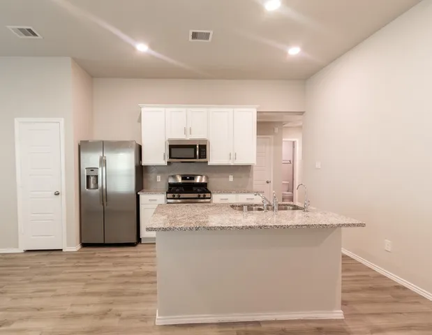 $1,900 | 1218 Colt Canyon Drive, Alvin, TX 77511