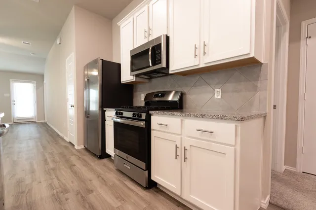 $1,900 | 1218 Colt Canyon Drive, Alvin, TX 77511