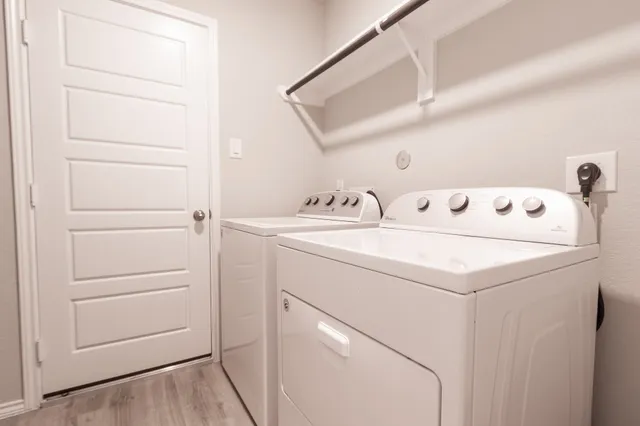 $1,900 | 1218 Colt Canyon Drive, Alvin, TX 77511