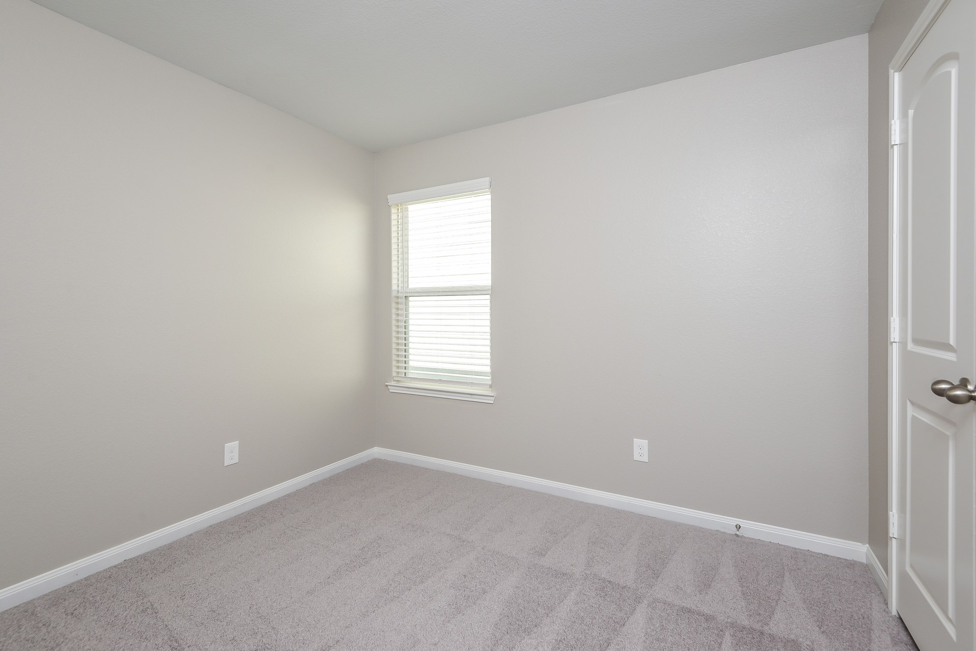 28041 Irving Drive Magnolia, TX 77355 - Photo 9 of 16 an empty room with a window