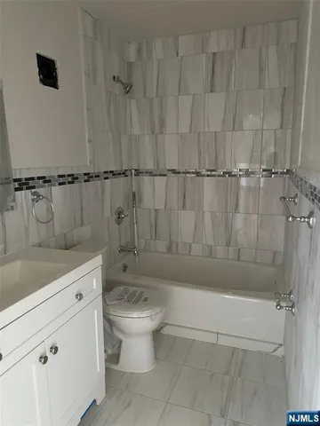 $2,000 | 77 Prospect Avenue, Unit 6H, Hackensack, NJ 07601