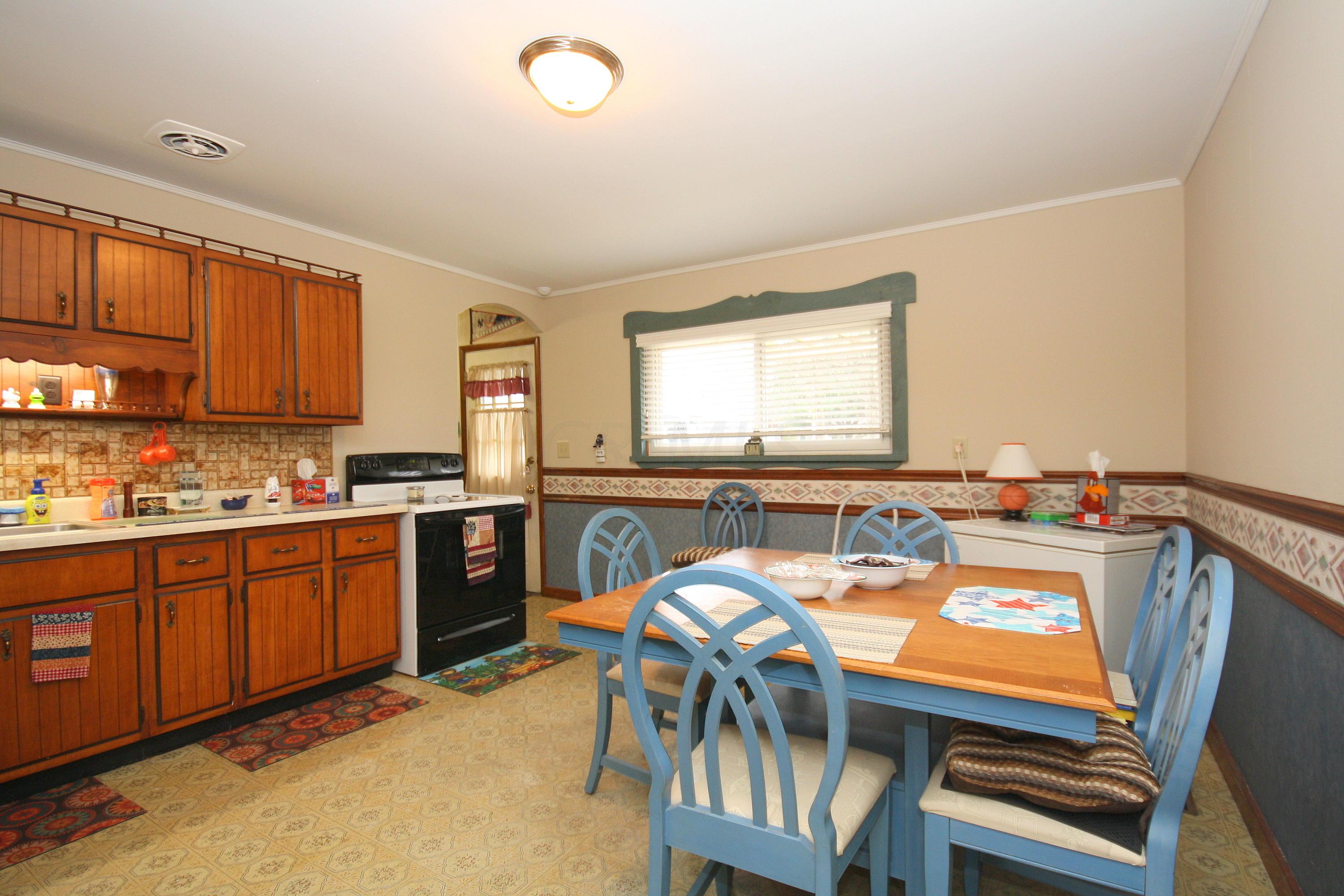 136 Regents Road Columbus, OH 43230 - Photo 3 of 18