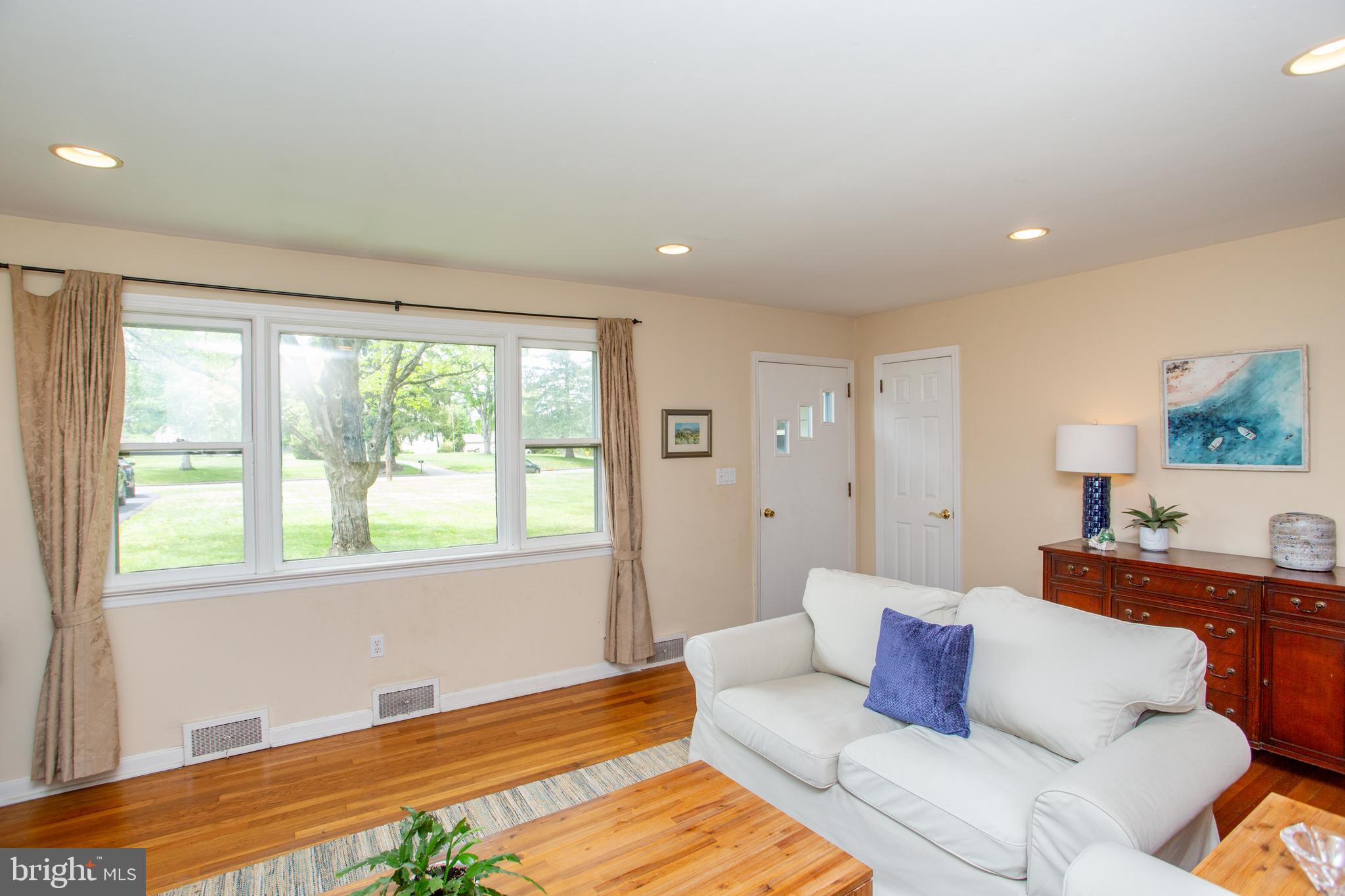 40 Union Road Clinton, NJ 08809 - Photo 6 of 41 Large picture windows in the living room