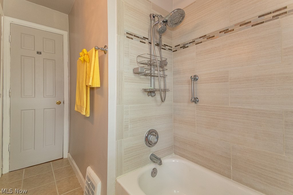 958 West Green Road Cleveland, OH 44121 - Photo 16 of 30 Gallery Image 16