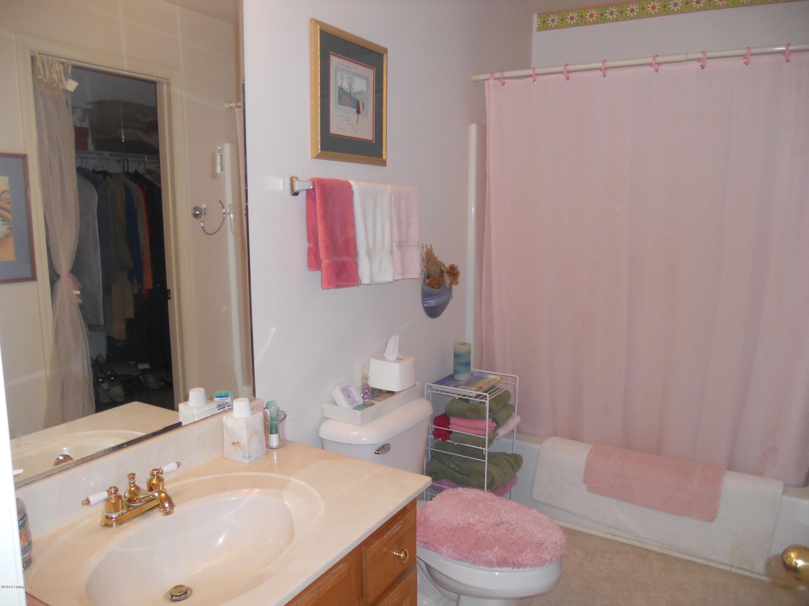 4219 Garden Ridge Road Crestwood, KY 40014 - Photo 17 of 19 upstairs bath