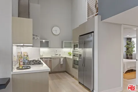 $1,150,000 | 600 South Ridgeley Drive, Unit PH11, Los Angeles, CA 90036