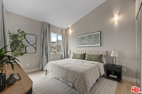 $1,150,000 | 600 South Ridgeley Drive, Unit PH11, Los Angeles, CA 90036