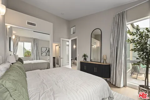 $1,150,000 | 600 South Ridgeley Drive, Unit PH11, Los Angeles, CA 90036
