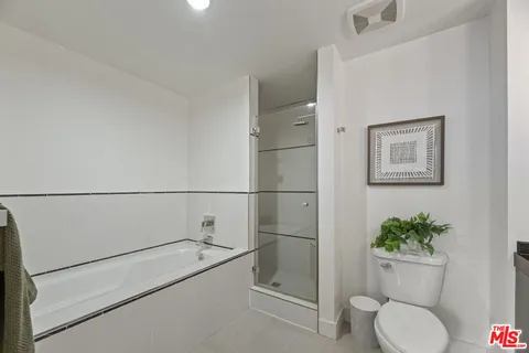 $1,150,000 | 600 South Ridgeley Drive, Unit PH11, Los Angeles, CA 90036