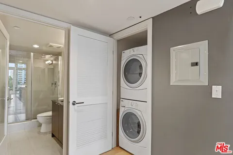 $1,150,000 | 600 South Ridgeley Drive, Unit PH11, Los Angeles, CA 90036