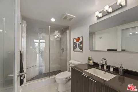 $1,150,000 | 600 South Ridgeley Drive, Unit PH11, Los Angeles, CA 90036