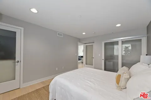 $1,150,000 | 600 South Ridgeley Drive, Unit PH11, Los Angeles, CA 90036
