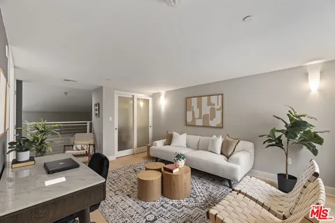$1,150,000 | 600 South Ridgeley Drive, Unit PH11, Los Angeles, CA 90036
