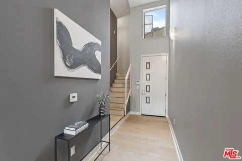 $1,150,000 | 600 South Ridgeley Drive, Unit PH11, Los Angeles, CA 90036