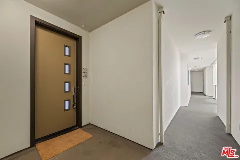 $1,150,000 | 600 South Ridgeley Drive, Unit PH11, Los Angeles, CA 90036