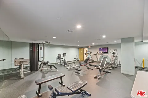 $1,150,000 | 600 South Ridgeley Drive, Unit PH11, Los Angeles, CA 90036