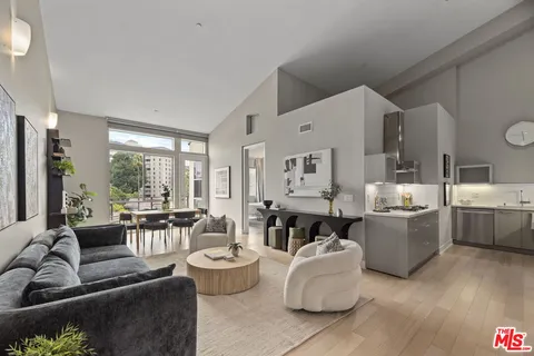 $1,150,000 | 600 South Ridgeley Drive, Unit PH11, Los Angeles, CA 90036