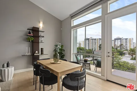 $1,150,000 | 600 South Ridgeley Drive, Unit PH11, Los Angeles, CA 90036