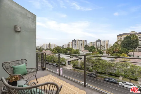 $1,150,000 | 600 South Ridgeley Drive, Unit PH11, Los Angeles, CA 90036