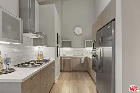 $1,150,000 | 600 South Ridgeley Drive, Unit PH11, Los Angeles, CA 90036