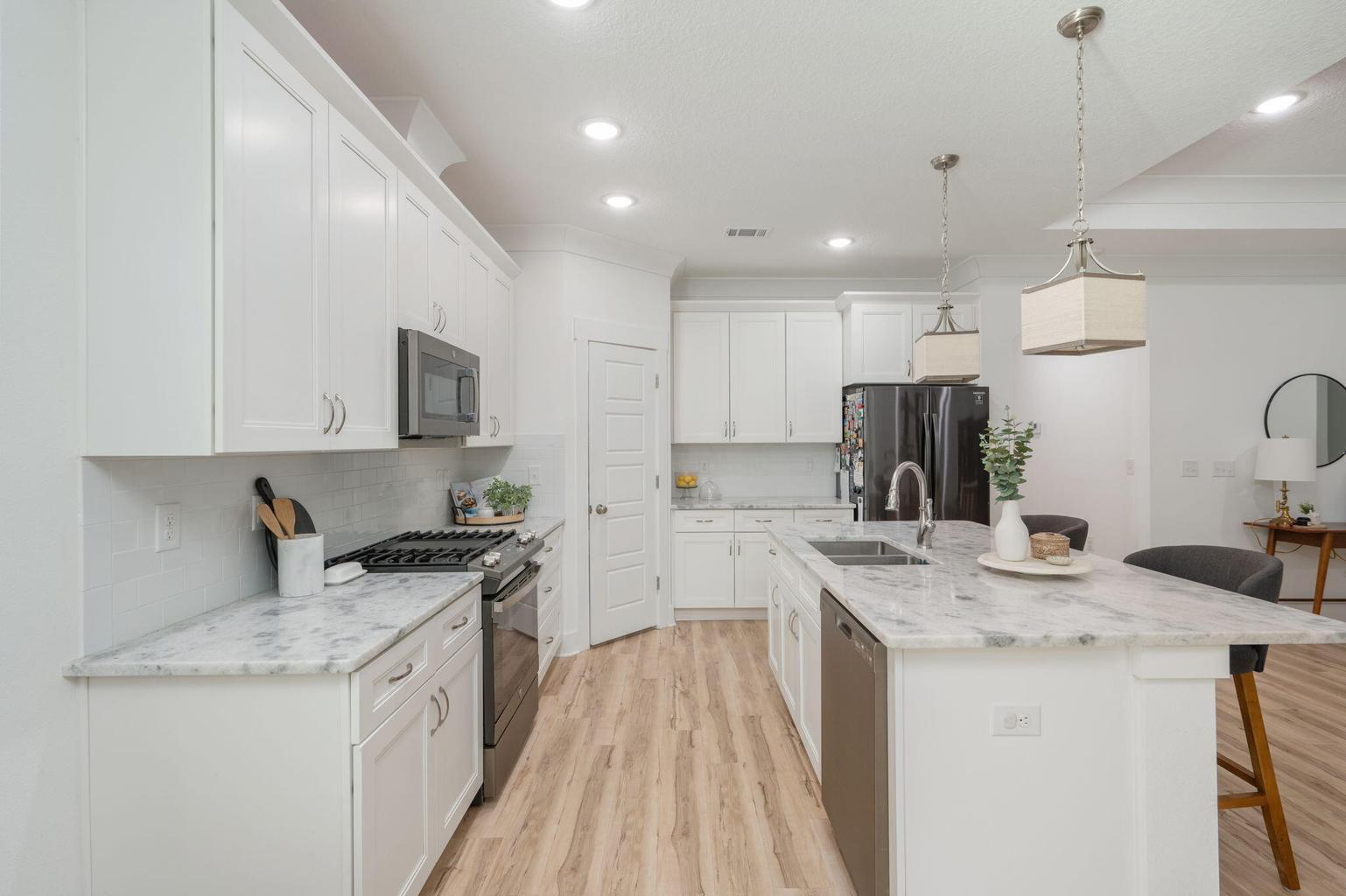 667 Red Fern Road Crestview, FL 32536 - Photo 5 of 29 Kitchen 3