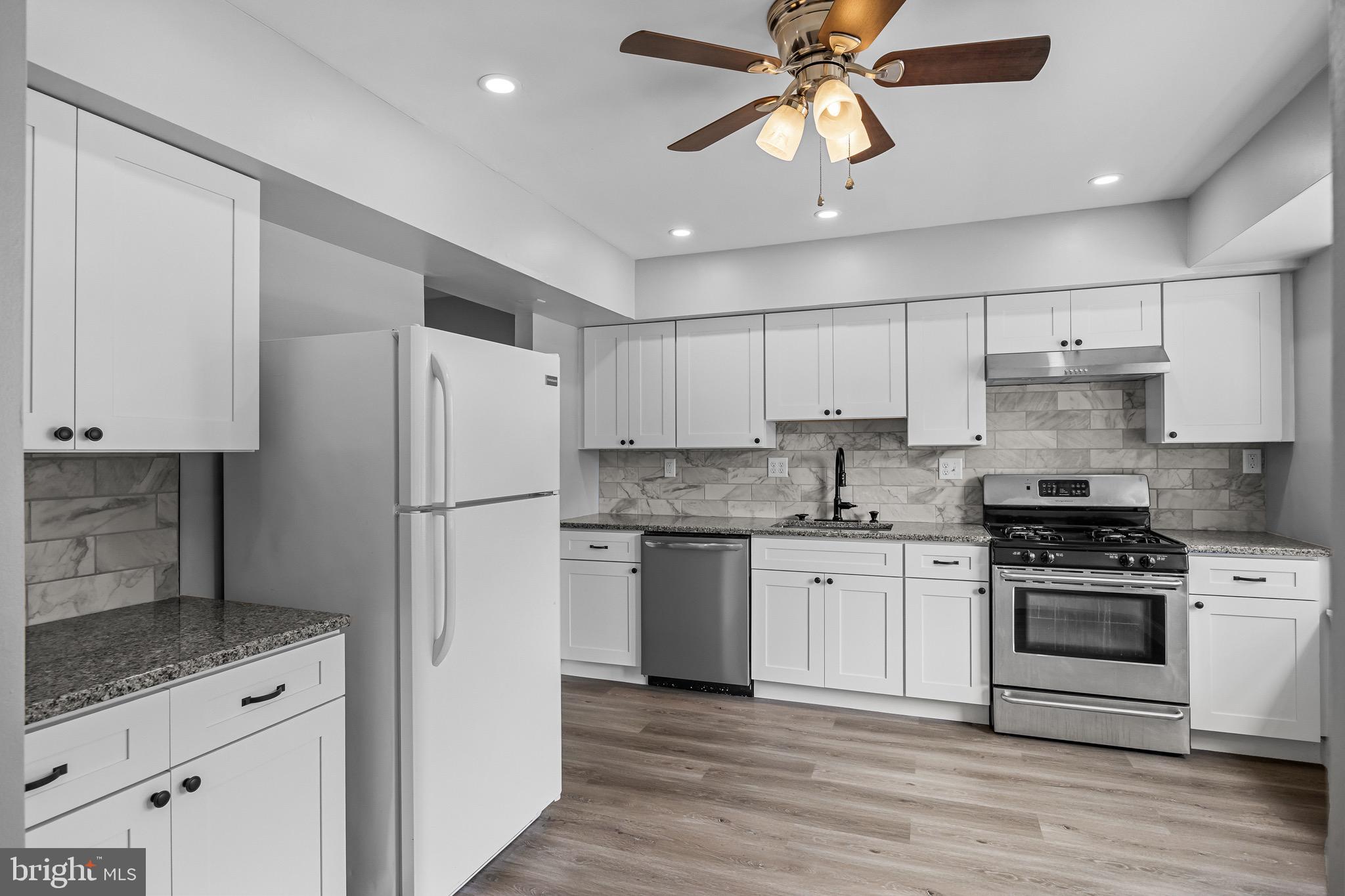 23 Blue Jay Drive Clementon, NJ 08021 - Photo 11 of 25