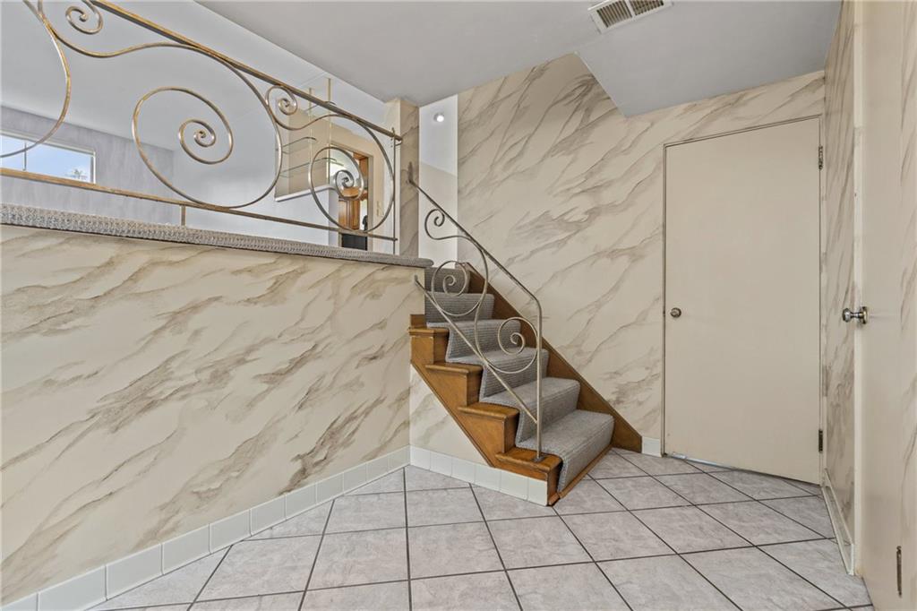 4148 Beehner Road Pittsburgh, PA 15217 - Photo 7 of 29 Gallery Image 7