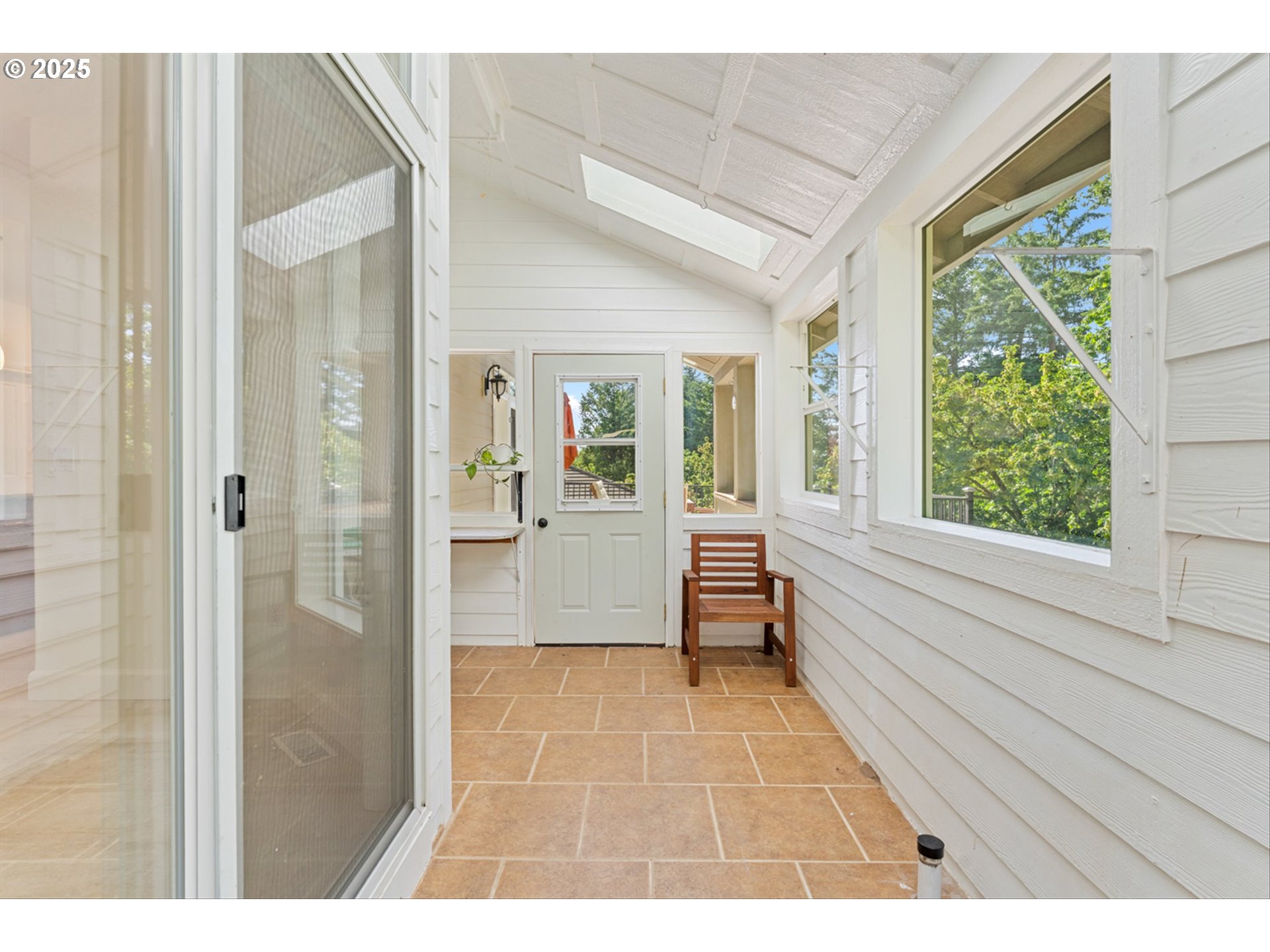 2711 Northwest 28th Circle Camas, WA 98607 - Photo 17 of 45 a bathroom with a bathtub and a shower