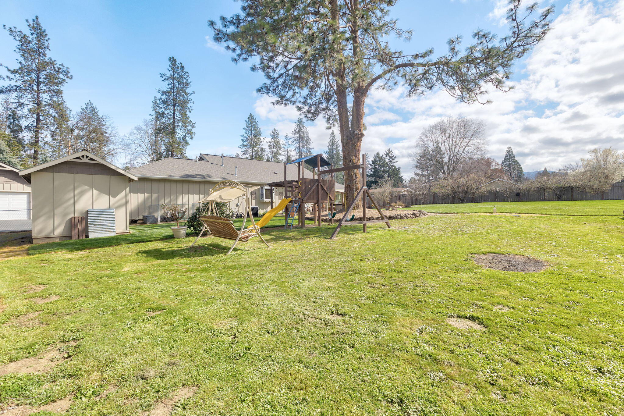 9547 Old Stage Road Central Point, OR 97502 - Photo 17 of 52 17-web-or-mls-9547-old-stage-rd