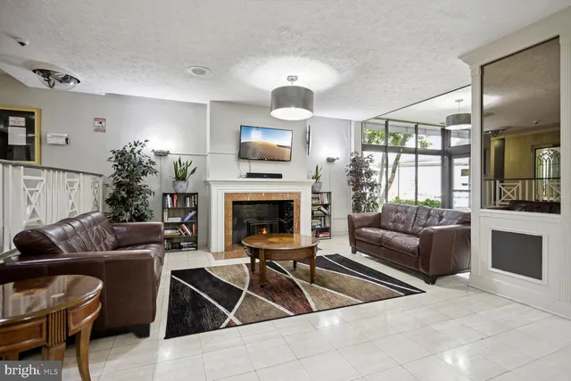 $2,200 | 1021 Arlington Boulevard, Unit 904, Arlington, VA 22209