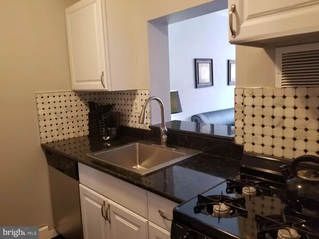 $2,200 | 1021 Arlington Boulevard, Unit 904, Arlington, VA 22209