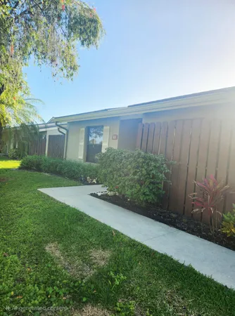 $2,400 | 63 Meadows Drive, Unit 6C, Boynton Beach, FL 33436