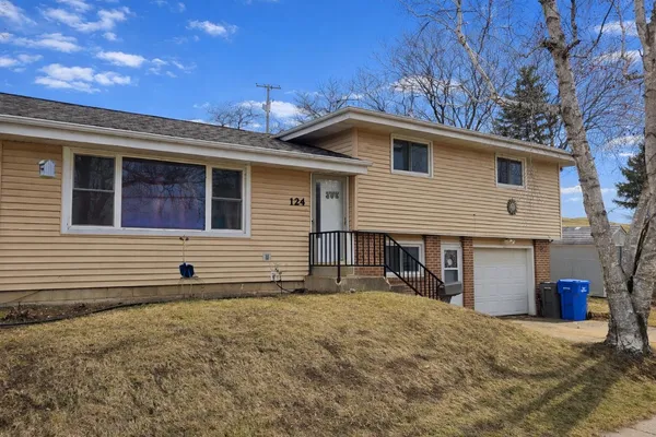 $274,900 | 124 South Concord Avenue, Watertown, WI 53094