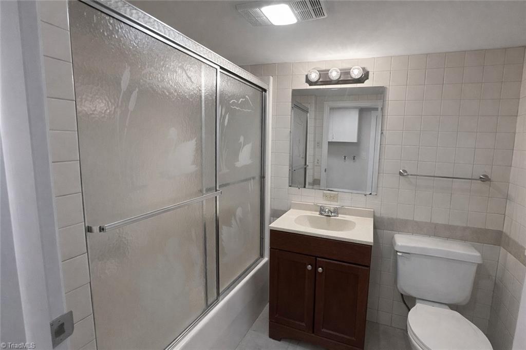 333 Sandy Flats Road North Wilkesboro, NC 28659 - Photo 9 of 16 Full Bath