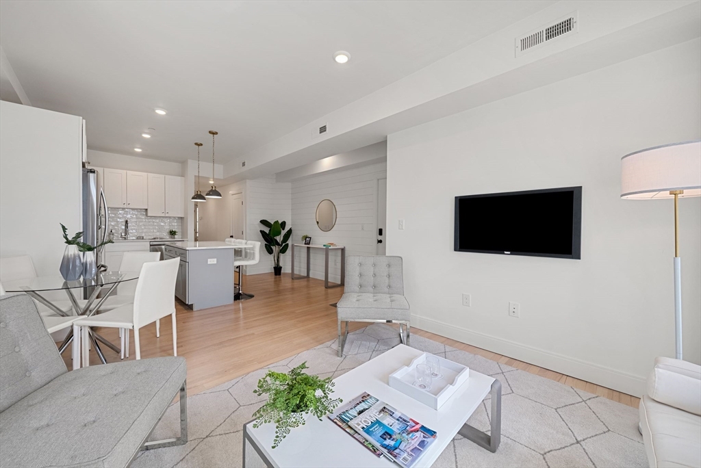 138 Centre Street, Unit 3 Boston, MA 02124 - Photo 11 of 31