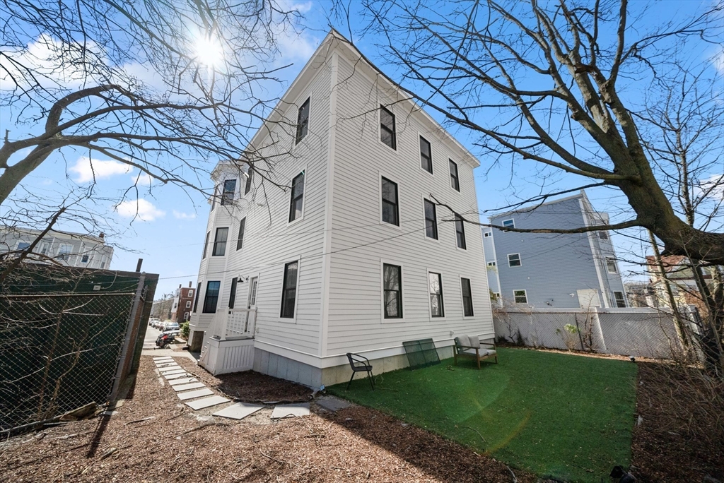 138 Centre Street, Unit 3 Boston, MA 02124 - Photo 29 of 31
