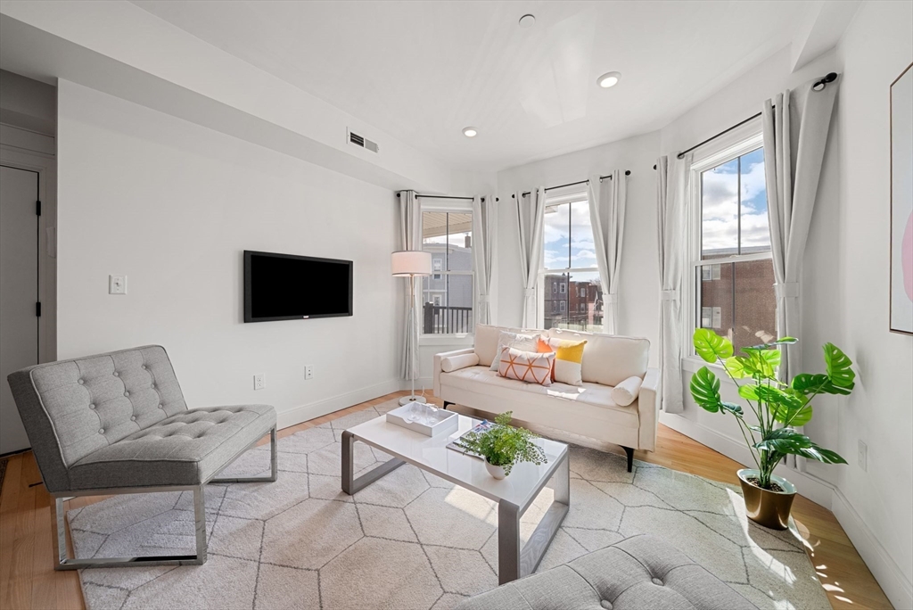 138 Centre Street, Unit 3 Boston, MA 02124 - Photo 3 of 31