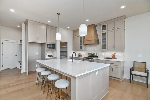 $827,235 | 6039 Apache Drive, Shawnee, KS 66226